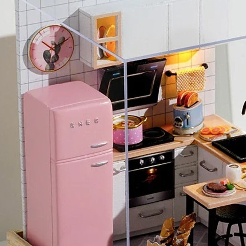 Pink Kitchen miniature – retro pink fridge, wall clock and oven